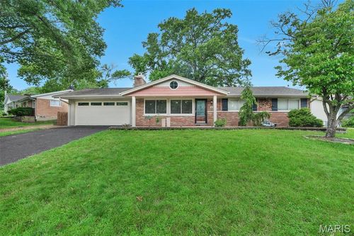 157 Romine Cir, Ballwin, MO, 63011-3017 | Card Image