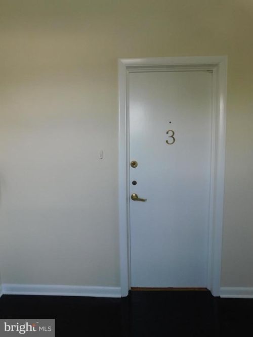 3-113 W Boscawen St, WINCHESTER, VA, 22601-4115 | Card Image