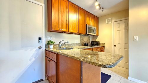 apt-203-1459 Pele St, Honolulu, HI, 96813-2037 | Card Image
