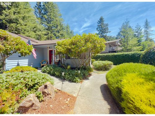 1470 Glenwood Dr, Brookings, OR, 97415-8166 | Card Image