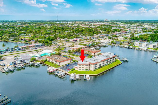 APT-316 - 313 Lake Cir, Condo with 2 bedrooms, 2 bathrooms and null parking in North Palm Beach FL | Image 37