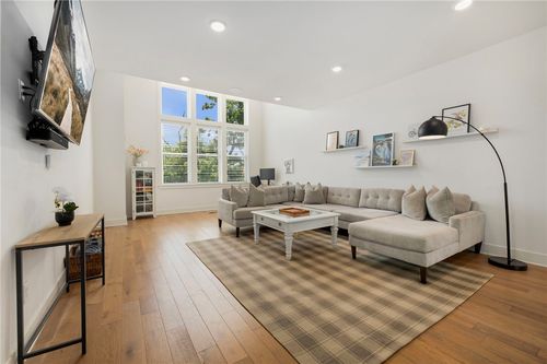 433 Sw B St, Bentonville, AR, 72712-5880 | Card Image