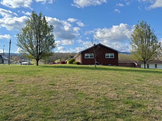 186 Summit Dr, Home with 3 bedrooms, 2 bathrooms and null parking in Peterstown WV | Image 18