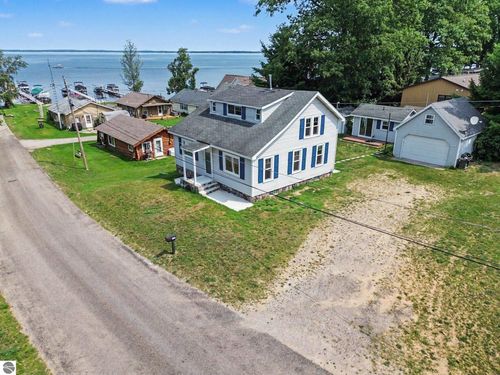 110 Guernsey Avenue, Houghton Lake, MI, 48629 | Card Image