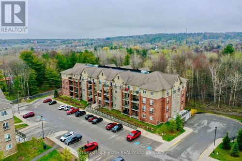 104-43 Ferndale Dr S, Barrie, ON, L4N5W6 | Card Image