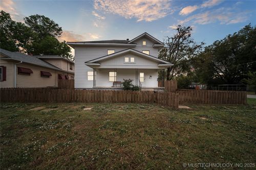 611 Gentry St, Henryetta, OK, 74437-2837 | Card Image