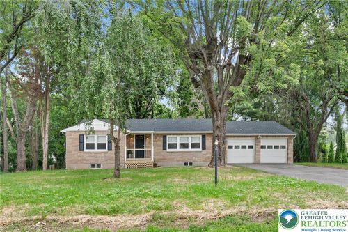 4777 Apple Ln, Center Valley, PA, 18034-8205 | Card Image