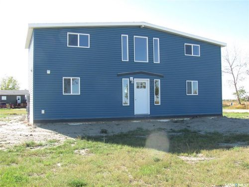 701 Pfeffer Ave, Elbow, SK, S0H | Card Image