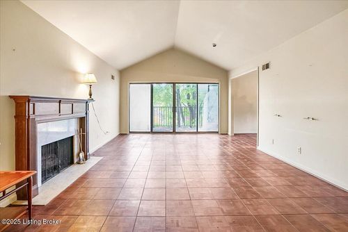 apt-303-2500 Glenmary Ave, Louisville, KY, 40204-2172 | Card Image