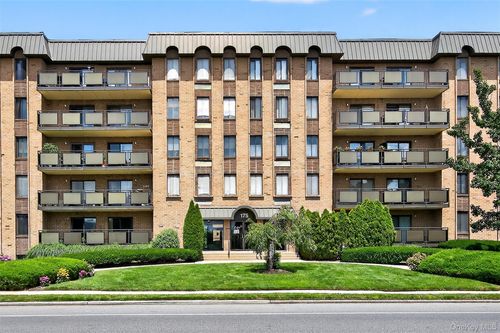 2m-175 Maple Ave, Spring Valley, NY, 10977-4722 | Card Image
