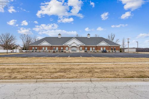 2498 Bluestone Dr, Findlay, OH, 45840-7318 | Card Image