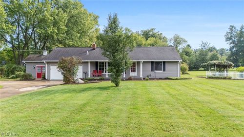 8525 Kirkwood Dr, Chesterland, OH, 44026-1421 | Card Image