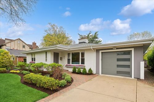 912 Hunter Rd, Wilmette, IL, 60091-1460 | Card Image