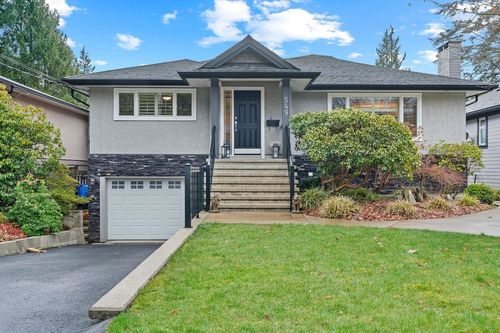 549 W 22nd St, North Vancouver, BC, V7M2A6 | Card Image