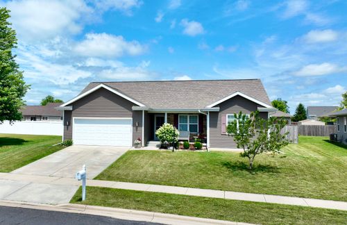 115 Marcie Dr, Brooklyn, WI, 53521-9055 | Card Image