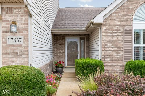 17837 Crown Pointe Ct, Noblesville, IN, 46062-7622 | Card Image