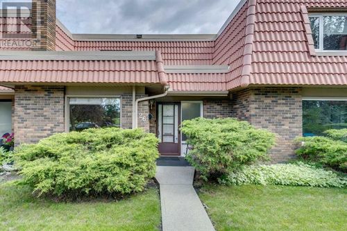 714 Willow Park Dr Se, Calgary, AB, T2J0L8 | Card Image