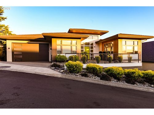 688 W X St, Washougal, WA, 98671-7489 | Card Image