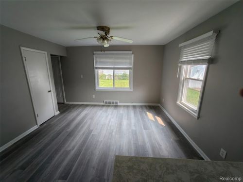 23136 Battelle Ave, Hazel Park, MI, 48030-1462 | Card Image