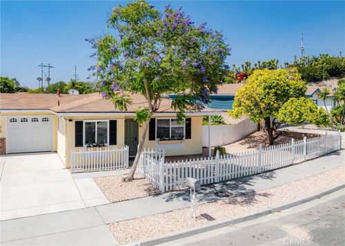 3652 Campus Dr, Oceanside, CA, 92056-3930 | Card Image