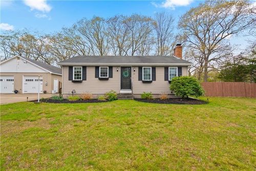 11 Crowell St, Cumberland, RI, 02864-7303 | Card Image