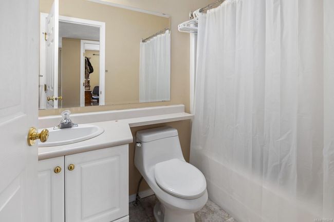 ABOVE GROUND LOWER LEVEL 2ND BATHROOM 4PC TUB/SHOWER/SINK/TOILET | Image 25