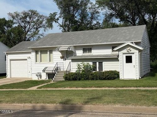 818 N 19th St, Bismarck, ND, 58501-4722 | Card Image
