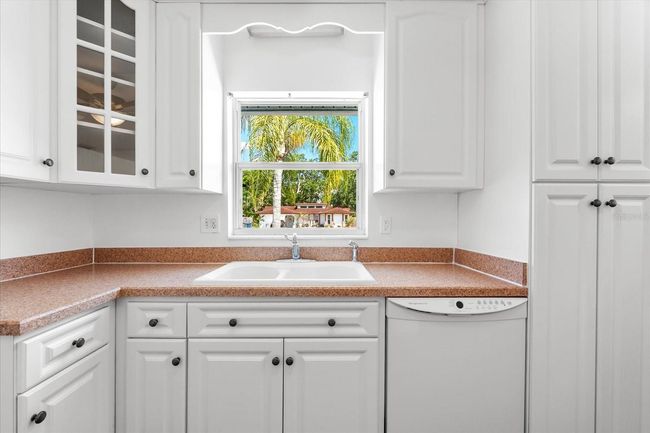 Kitchen | Image 12