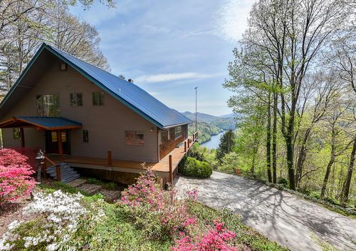 369 Deals Gap Rd, Robbinsville, NC, 28771-4513 | Card Image