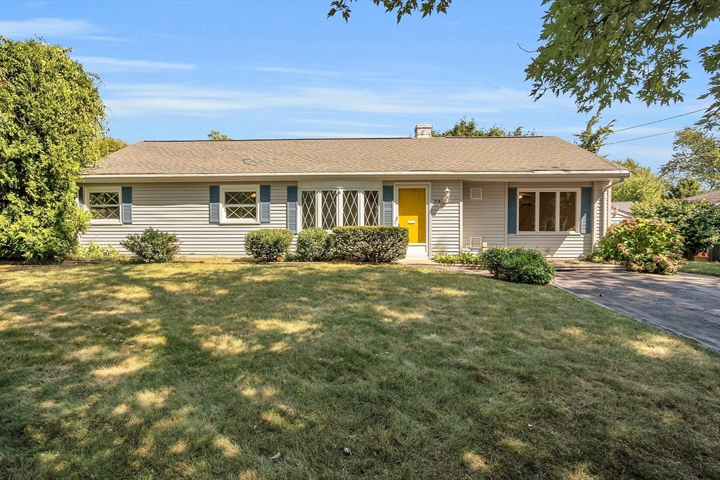 Brookfield Cir, Framingham, MA 01701