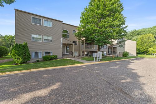 b9-1225 Ferndale St N, Maplewood, MN, 55119-7161 | Card Image