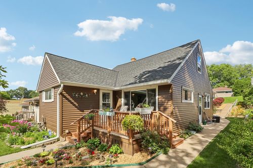4554 S 48th St, Greenfield, WI, 53220-4112 | Card Image