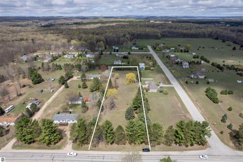 10864 Cedar Run Rd, Traverse City, MI, 49684-9414 | Card Image
