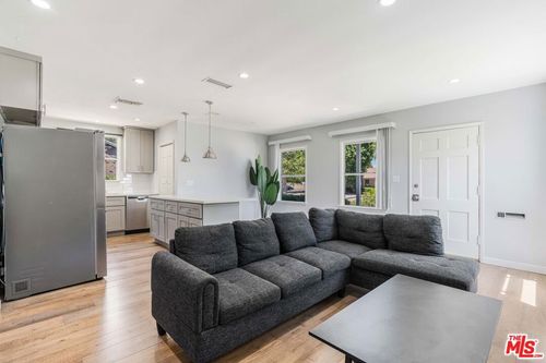 8459 Calvin Ave, Northridge, CA, 91324-4211 | Card Image
