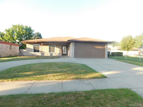 2238 Nadine Dr, Sterling Heights, MI, 48310-2350 | Card Image