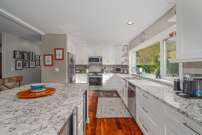 6945 Marine Drive, House other with 4 bedrooms, 3 bathrooms and 4 parking in West Vancouver BC | Image 11