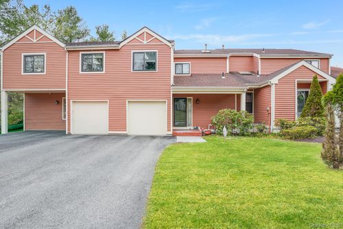 4 Meadow Way, East Fishkill, NY, 12533-7202 | Card Image
