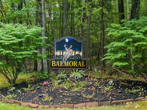 8-8 Balmoral Dr, Stratham, NH, 03885-2252 | Card Image