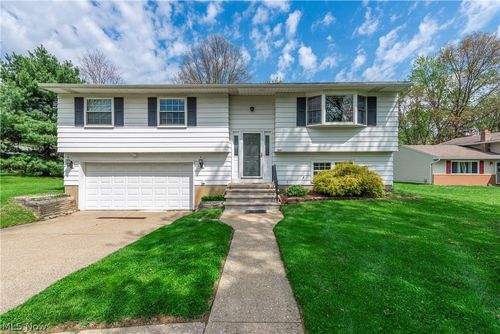 3811 Bramblewood Drive, Brunswick, OH, 44212 | Card Image