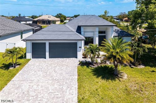 635 Ne 7th Ter, Cape Coral, FL, 33909-2017 | Card Image