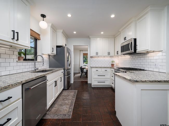 6019 Redcoat Ln, House other with 4 bedrooms, 2 bathrooms and null parking in Tyler TX | Image 8