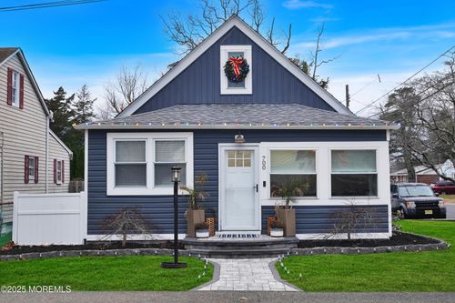 700 Navesink Ave, Ocean Gate, NJ, 08740-1376 | Card Image