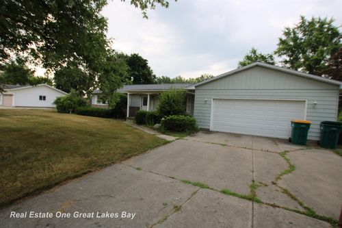 2002 Cass Ave, Bay City, MI, 48708 | Card Image