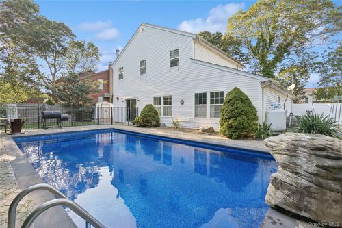 14 Arpage Dr W, Shirley, NY, 11967-3704 | Card Image