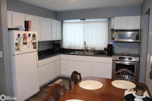 312 N Locust St, Kanawha, IA, 50447-5009 | Card Image