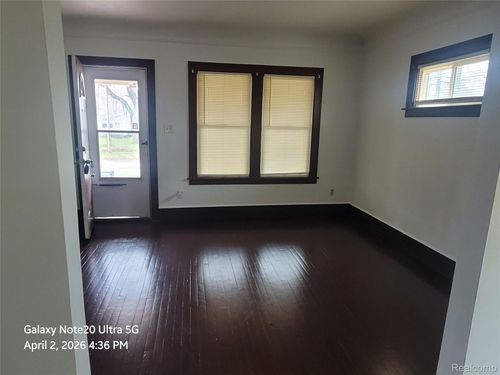 1656 Montana Ave, Flint, MI, 48506-2721 | Card Image