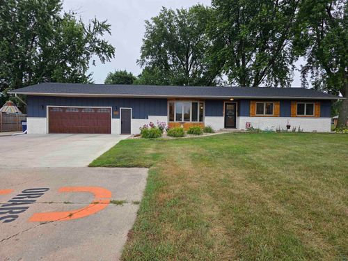1530 Park St, Sheldon, IA, 51201-1330 | Card Image