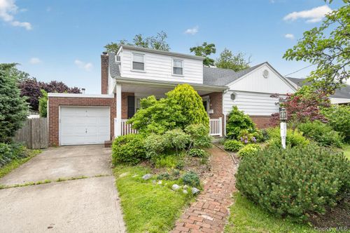 567 Pearl St, Oceanside, NY, 11572-1828 | Card Image