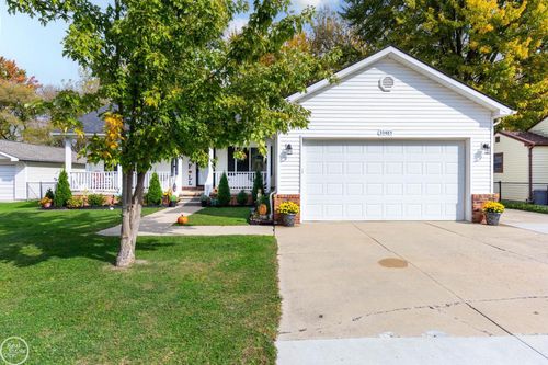 33485 Meldrum St, Chesterfield, MI, 48047-3459 | Card Image