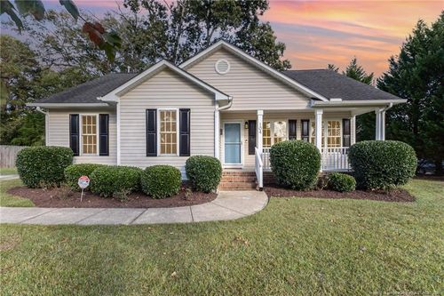 104 Lawrence St, Fuquay Varina, NC, 27526-1826 | Card Image